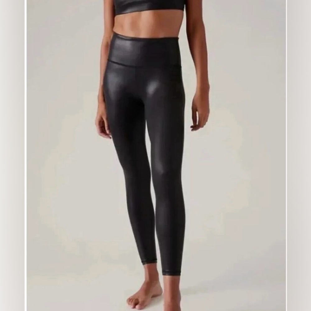 Athleta Size small Elation Shine leggings Black